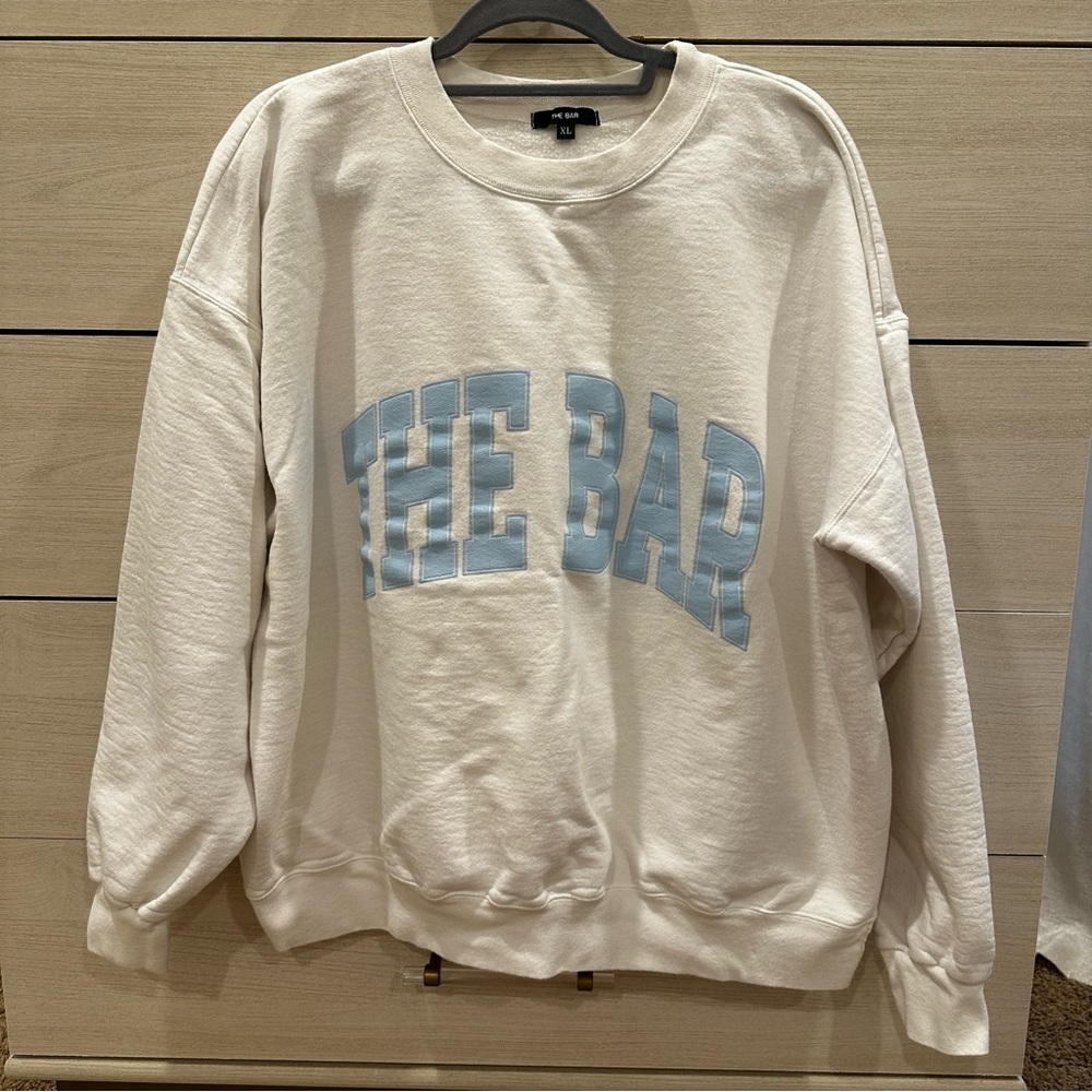 The Bar Sweatshirt White / Baby Blue